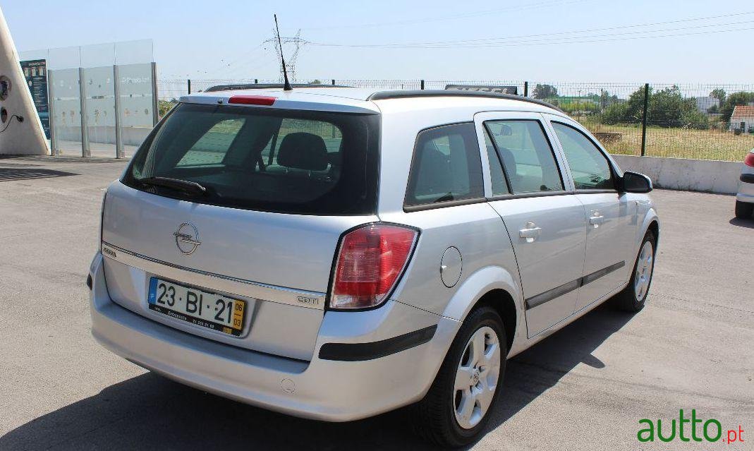 2006' Opel Astra Caravan photo #2