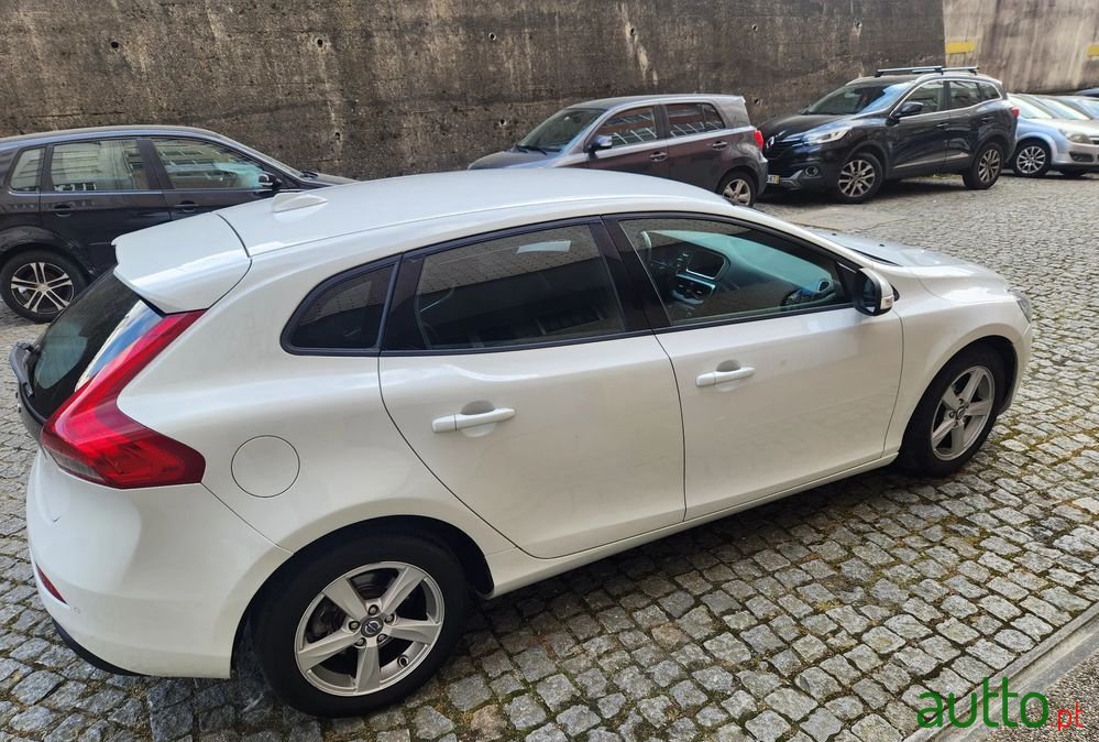 2014' Volvo V40 1.6 D2 Momentum photo #1