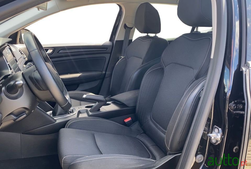 2020' Renault Megane photo #4