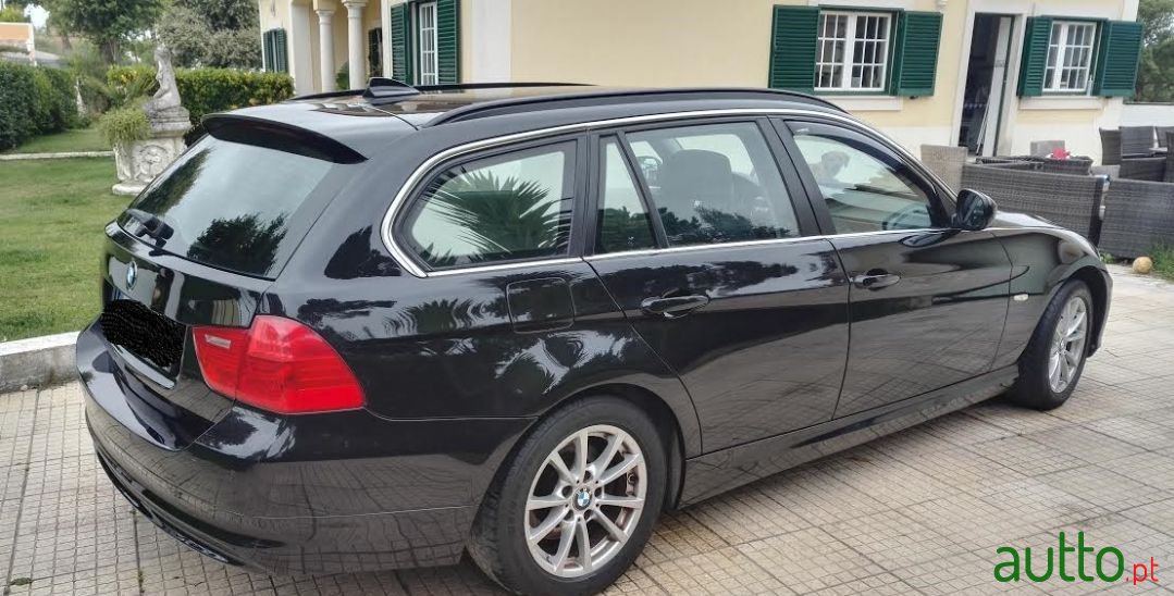 2011' BMW 320 photo #3