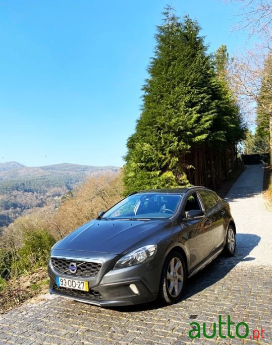 2013' Volvo V40 Cross Country photo #5