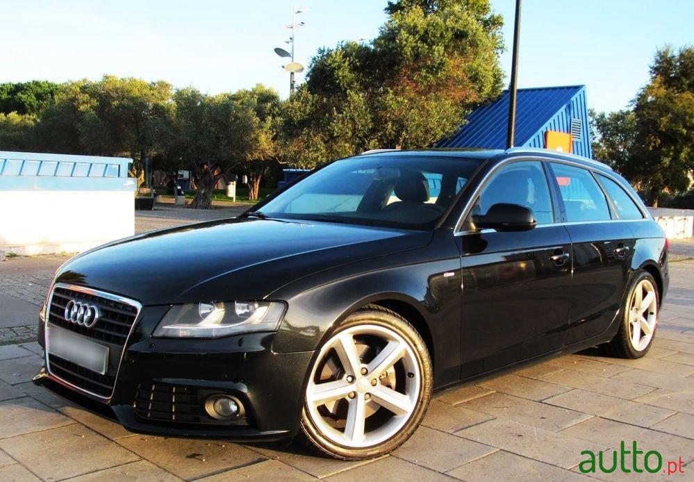 2011' Audi A4 Avant photo #1