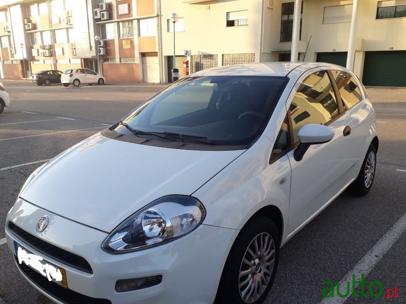 2014' Fiat Punto photo #1