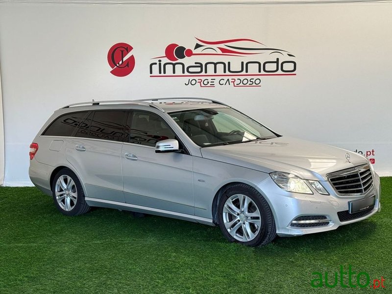 2011' Mercedes-Benz Classe E photo #1