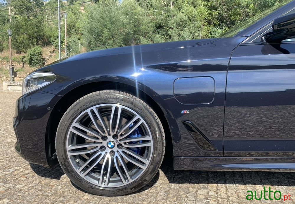 2017' BMW 530 photo #2