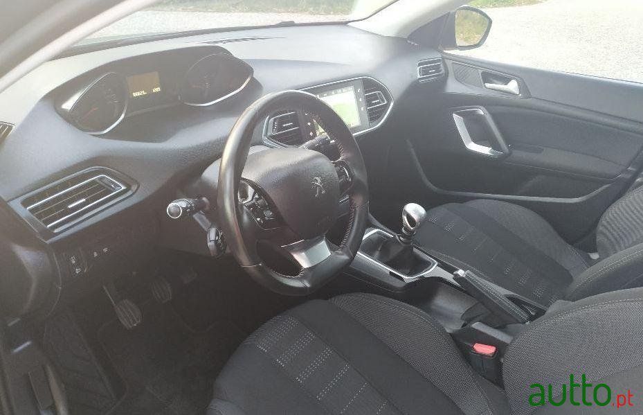 2015' Peugeot 308 Sw photo #1