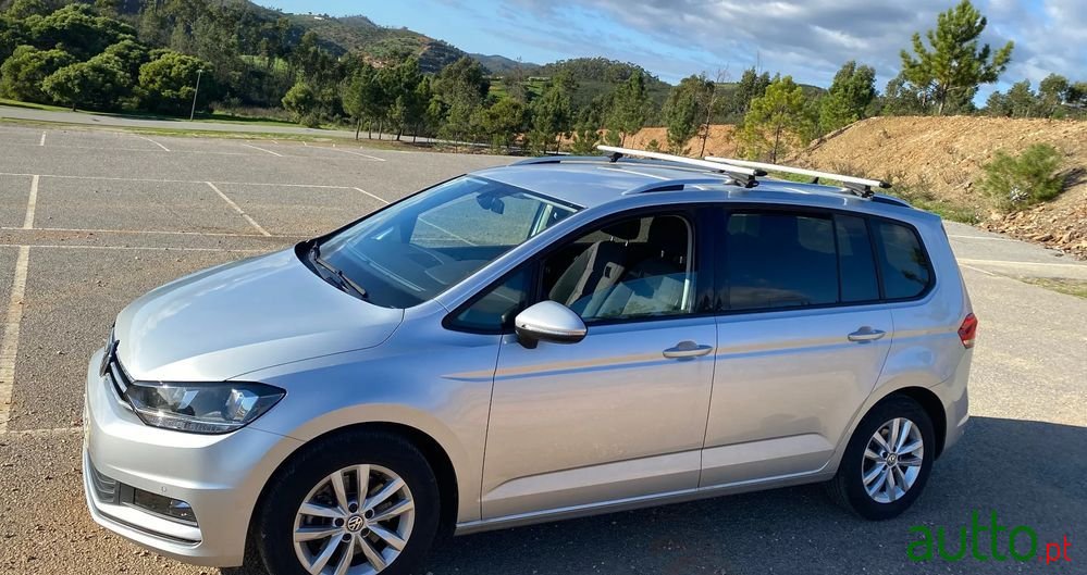 2018' Volkswagen Touran photo #3