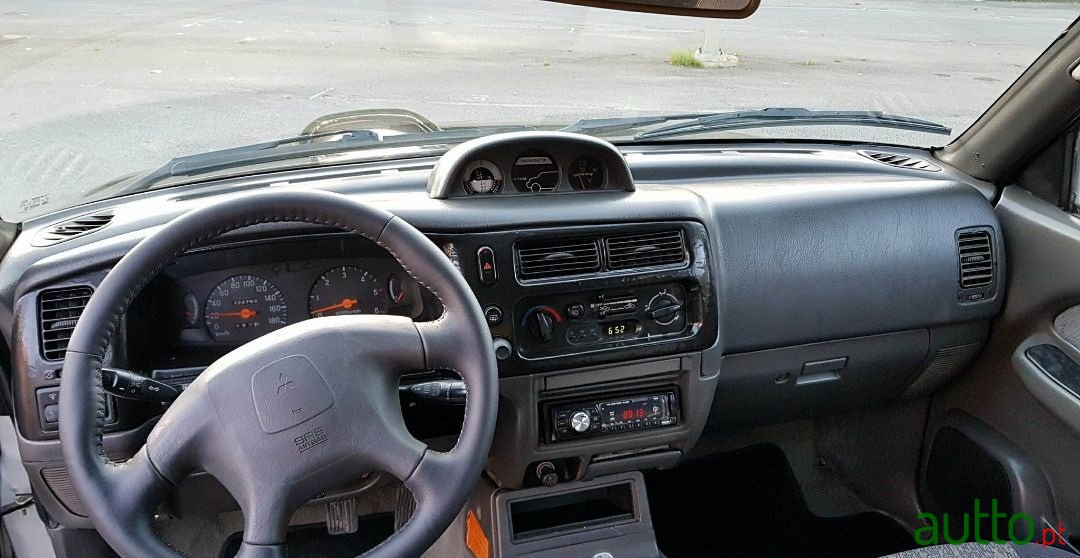 1998' Mitsubishi L 200 2.5 TD 4x4 99 photo #5