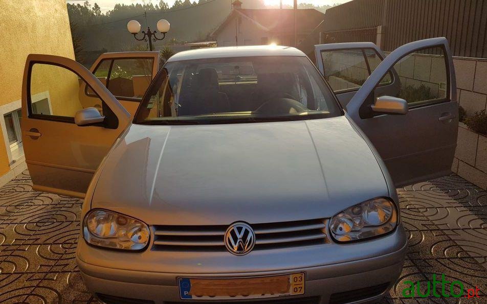 2003' Volkswagen Golf photo #1