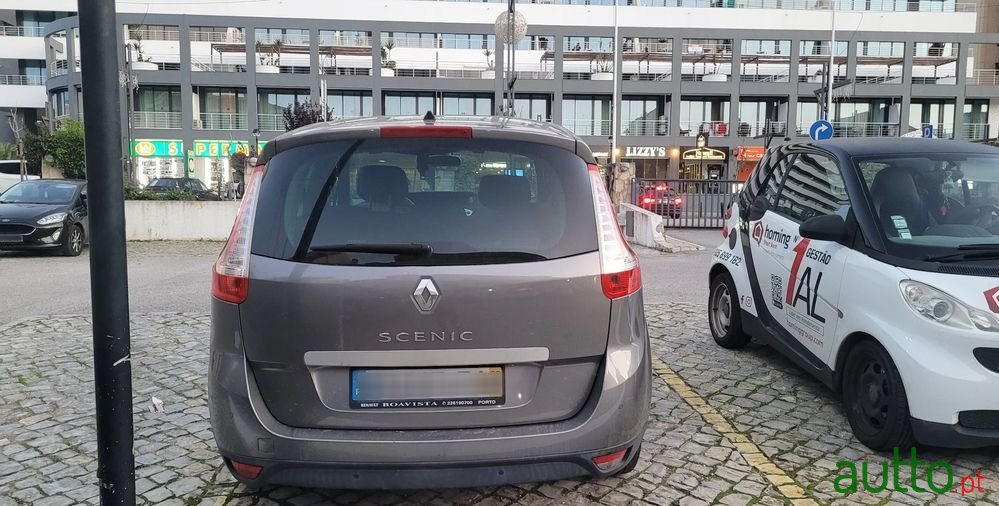 2009' Renault Grand Scenic photo #5