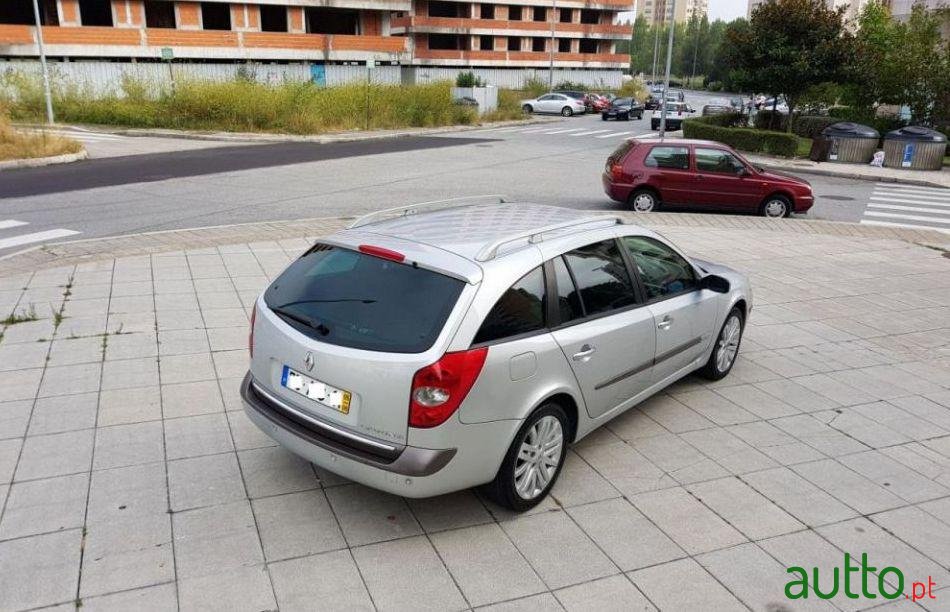 2005' Renault Laguna Break photo #1