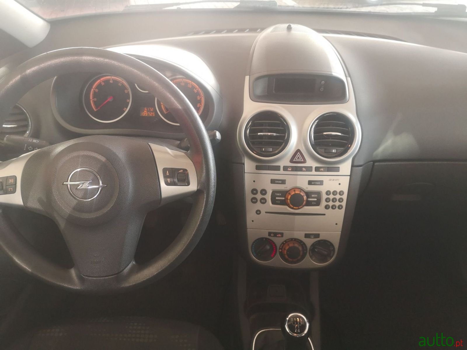 2012' Opel Corsa photo #5