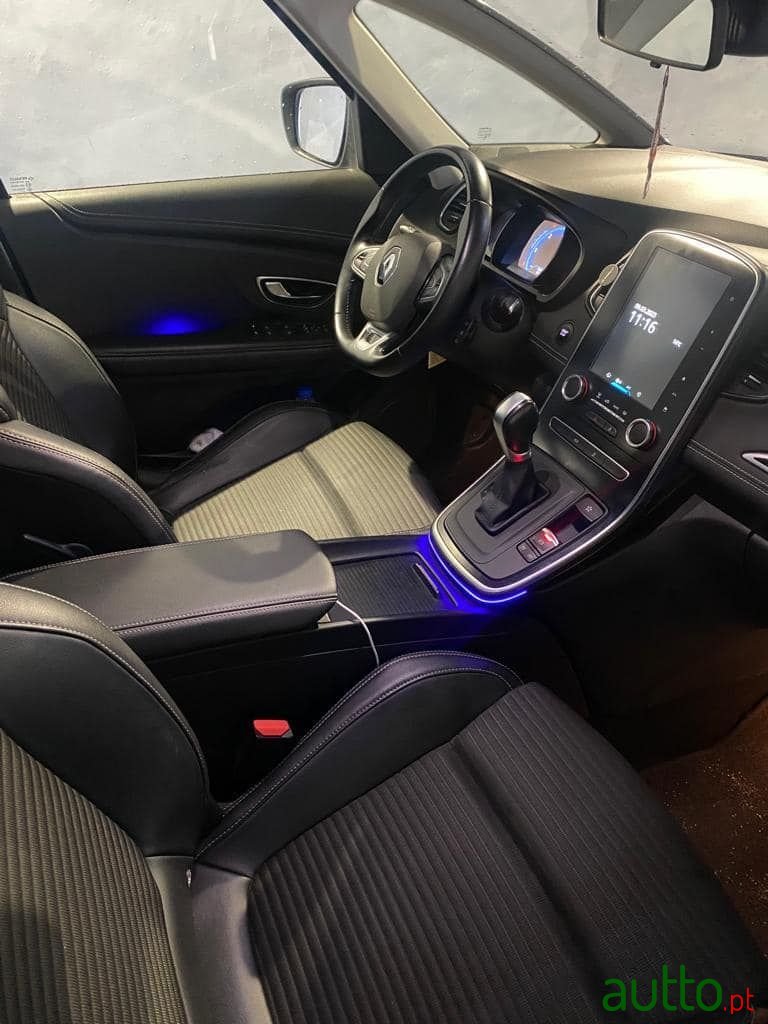 2017' Renault Grand Scenic photo #2