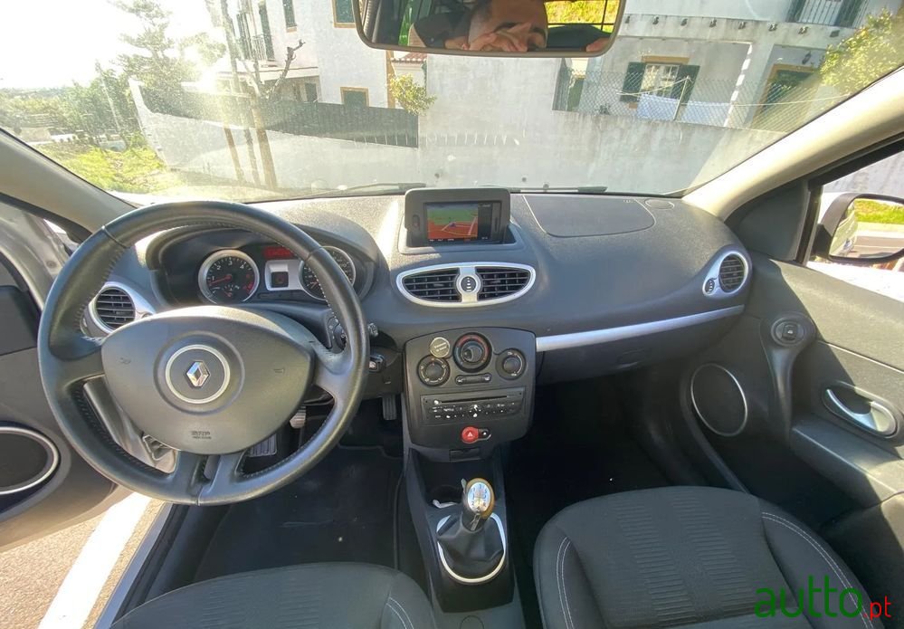 2009' Renault Clio photo #5