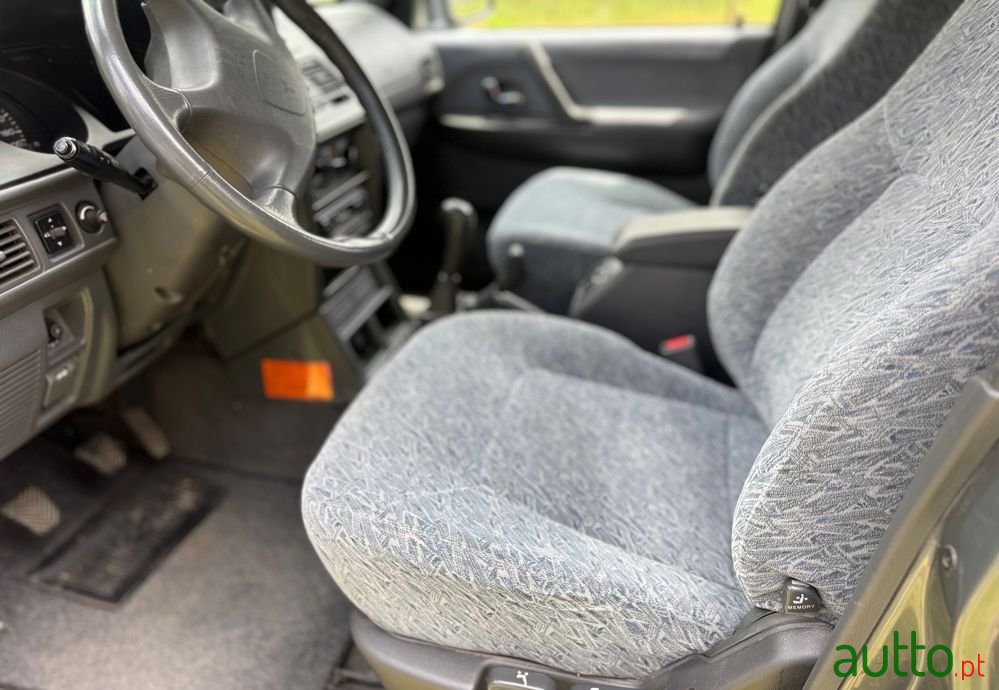 1998' Mitsubishi Pajero photo #6