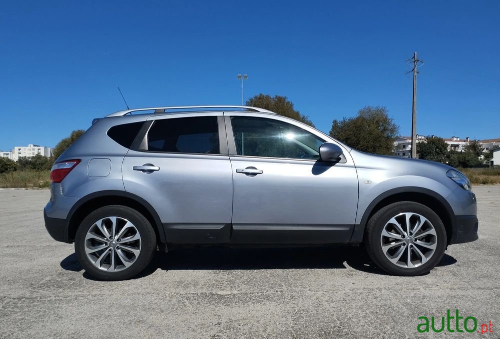 2011' Nissan Qashqai photo #2