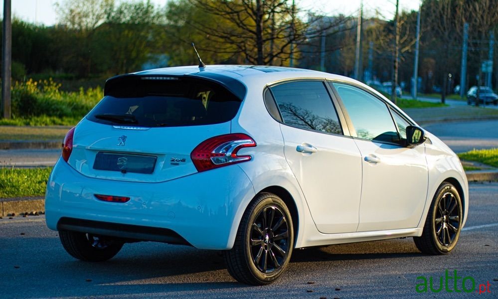 2012' Peugeot 208 photo #6