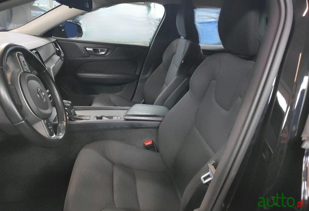2020' Volvo V60 2.0 D3 Geartronic photo #3