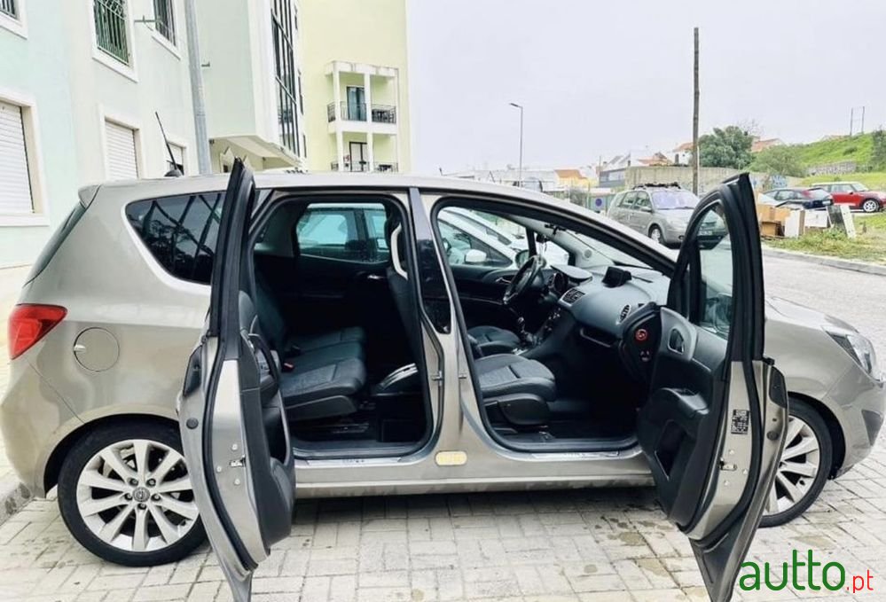 2010' Opel Meriva 1.3 Cdti Fun photo #2