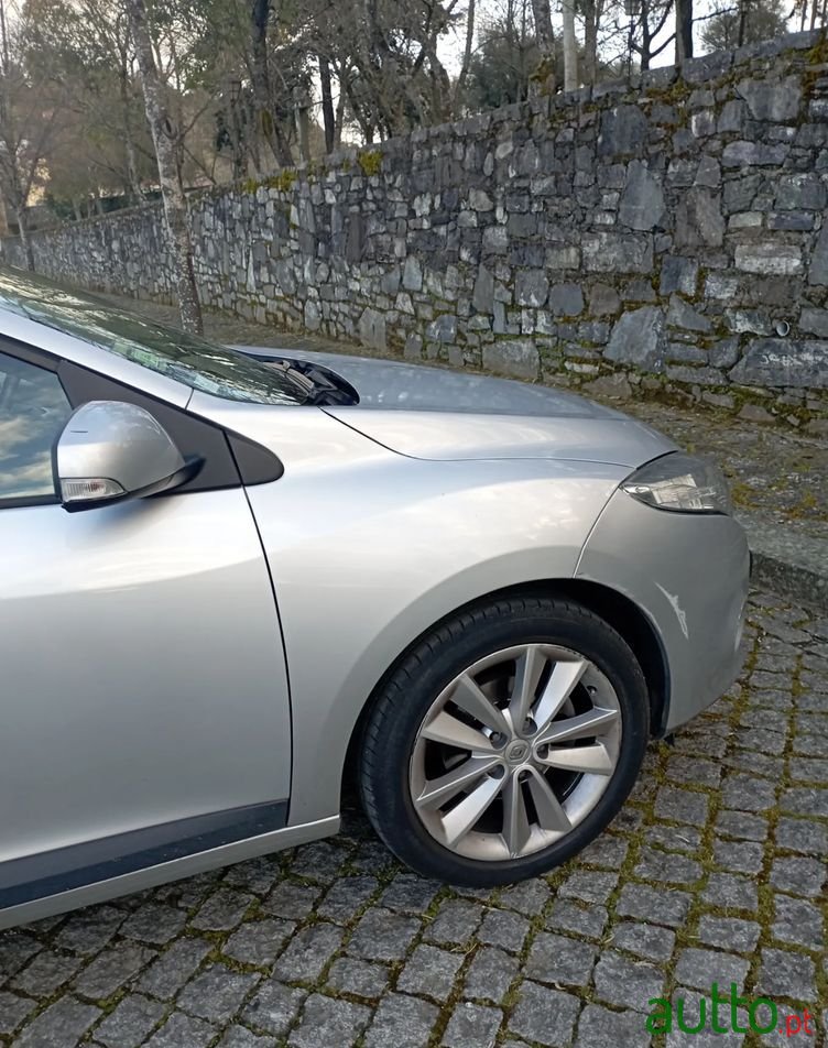 2009' Renault Megane photo #5