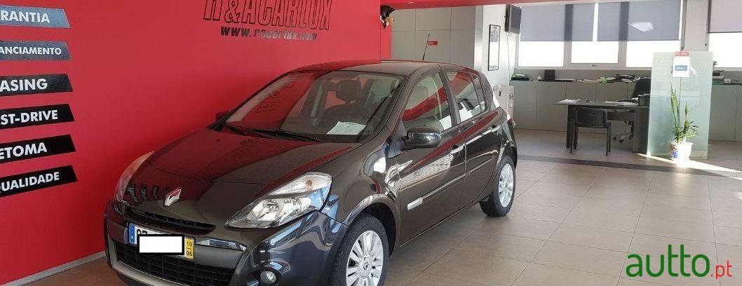 2010' Renault Clio Renault Clio Dynamic 1.5 Dci photo #2