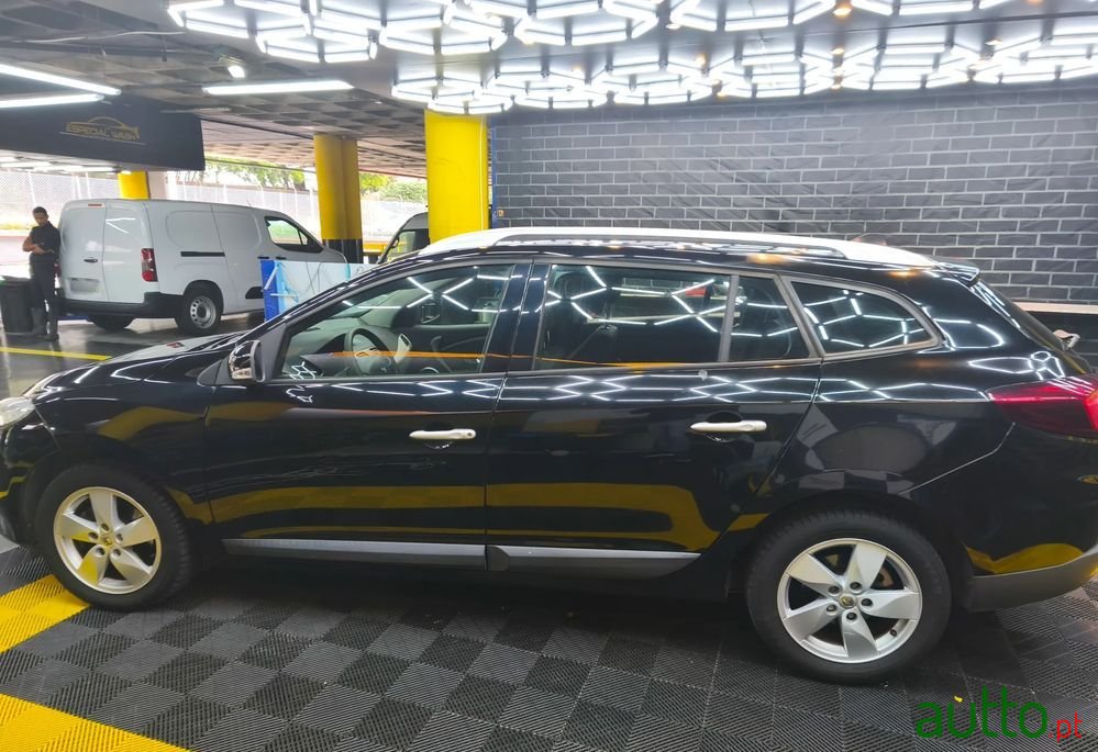 2012' Renault Megane Sport Tourer photo #3