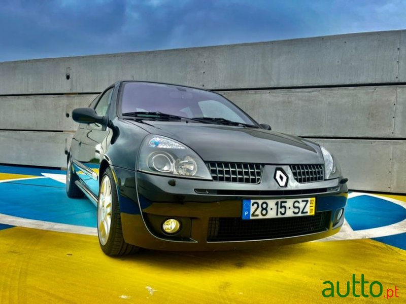 2001' Renault Clio Sport photo #2