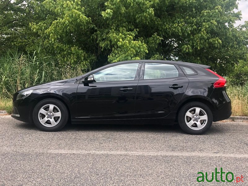 2015' Volvo V40 photo #2