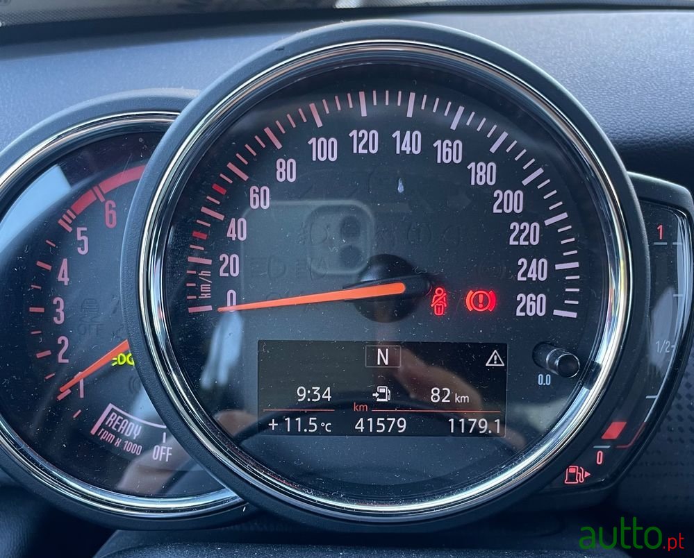 2019' MINI Cooper D photo #2