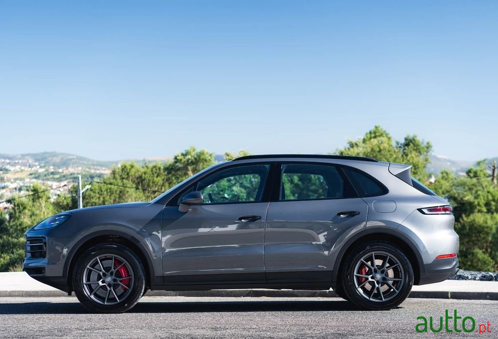 2024' Porsche Cayenne S E-Hybrid photo #3