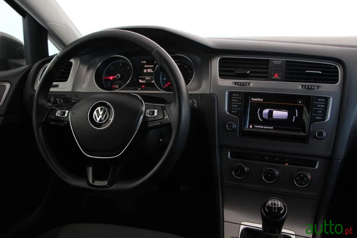 2014' Volkswagen Golf Variant photo #2