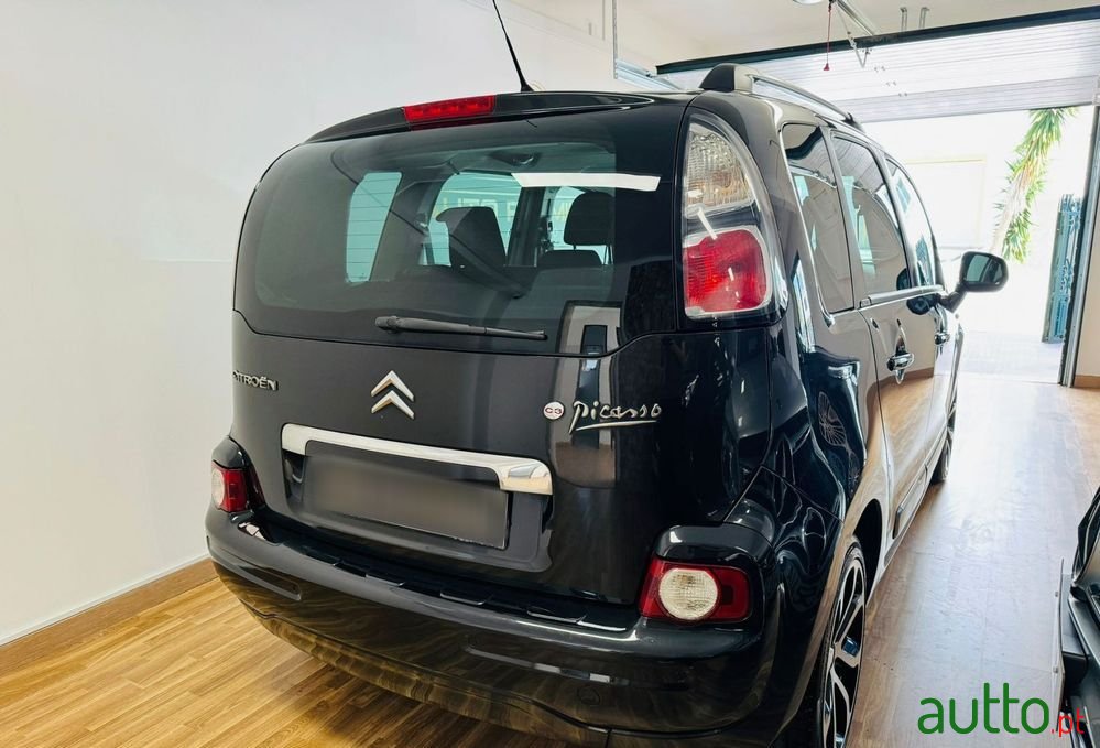 2010' Citroen C3 Picasso photo #4