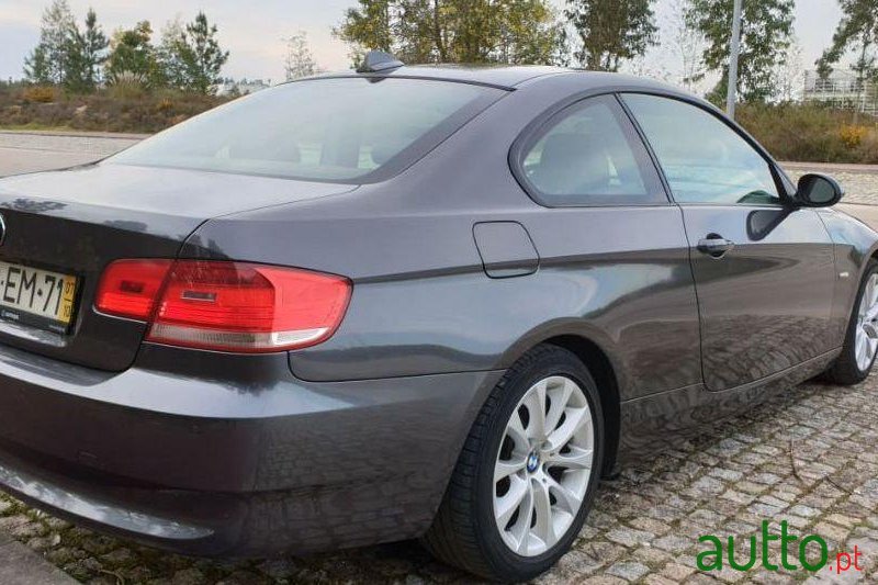 2007' BMW 320 photo #1