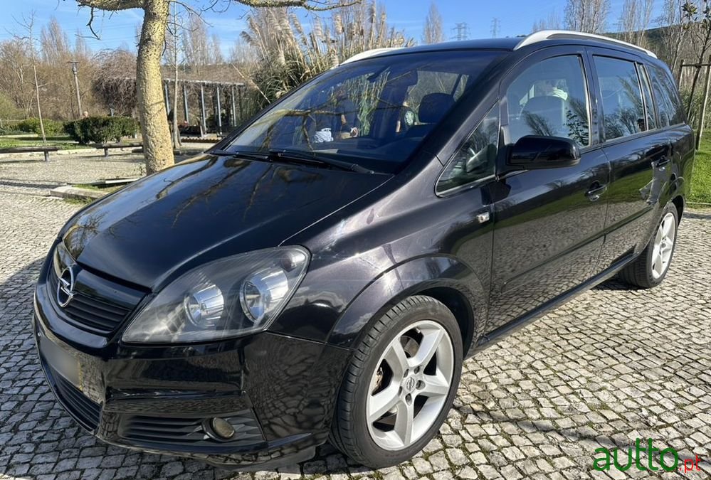 2007' Opel Zafira photo #1