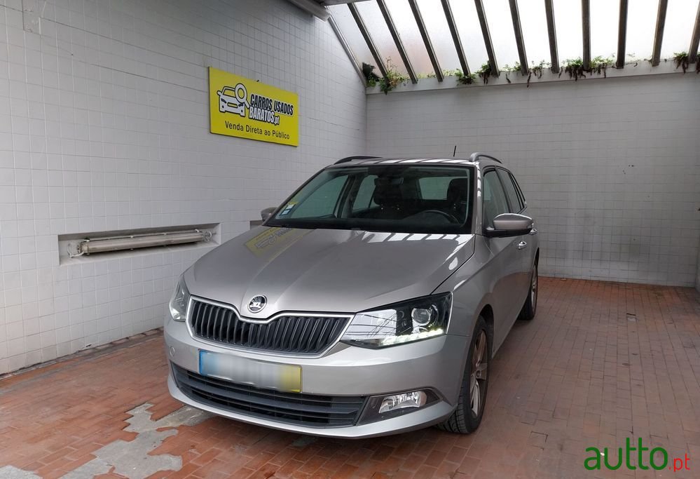 2015' Skoda Fabia Break photo #1