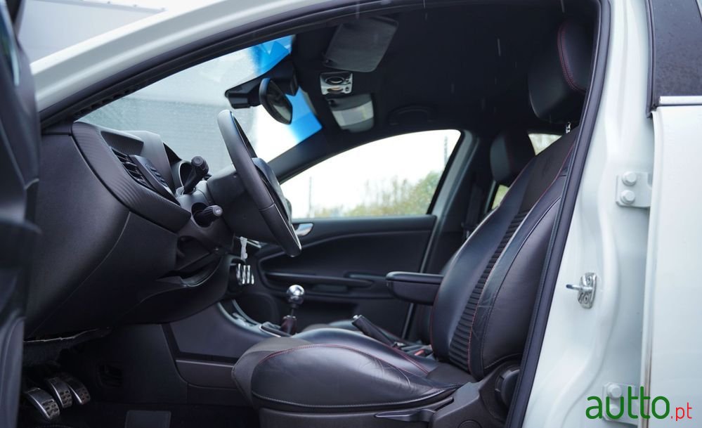 2013' Alfa Romeo Giulietta photo #5