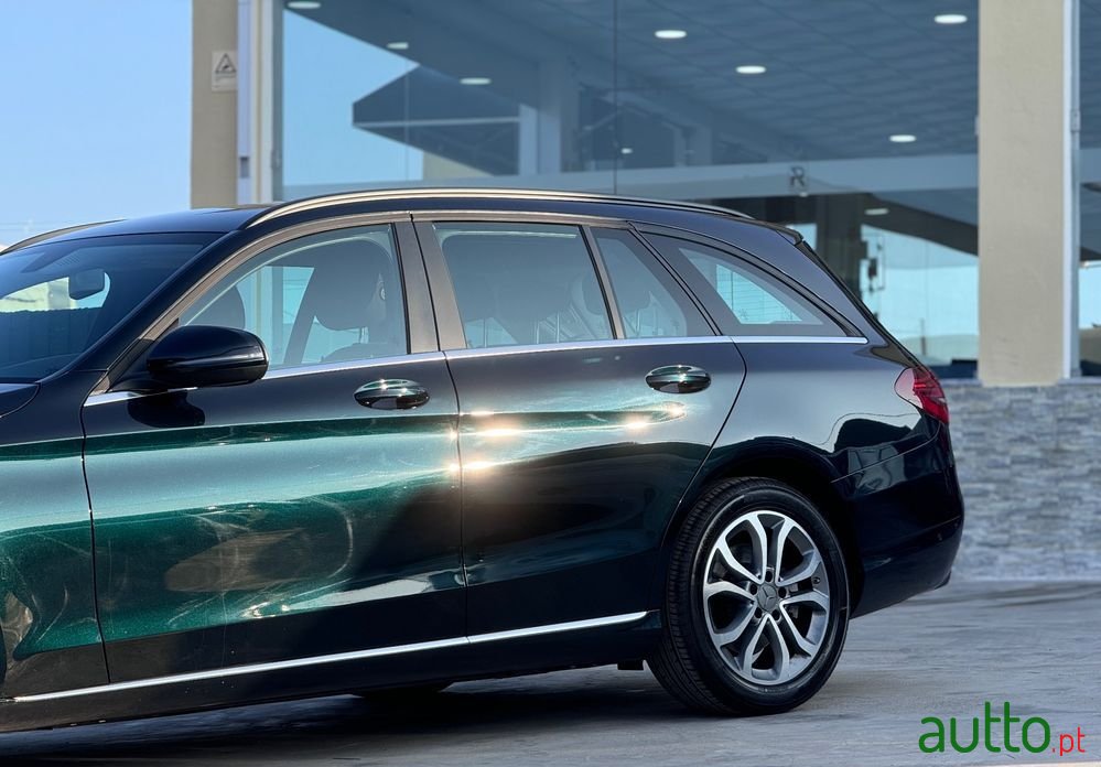 2019' Mercedes-Benz Classe C photo #3