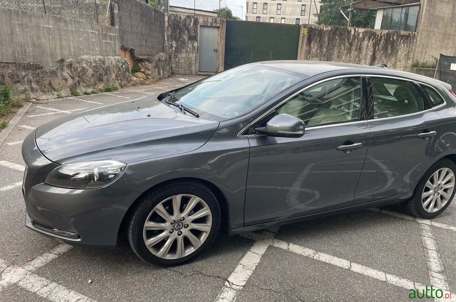 2013' Volvo V40 photo #2