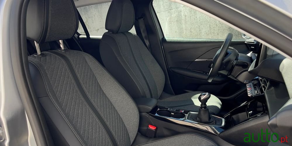 2024' Peugeot 208 1.2 Puretech Allure photo #5