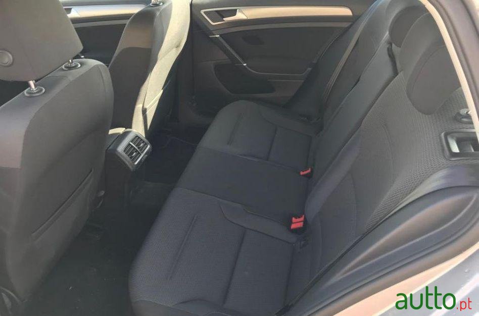 2016' Volkswagen Golf photo #1