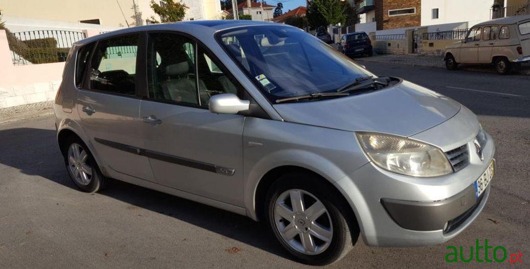 2006' Renault Scenic 1.5 Dci photo #2