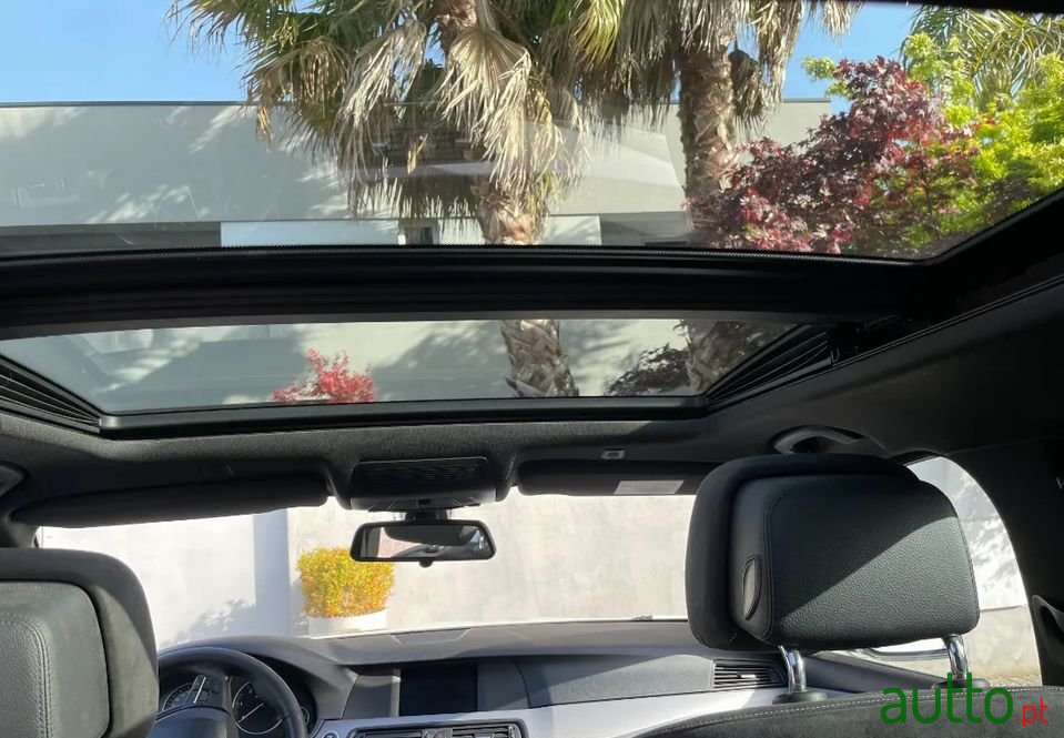 2010' BMW 520 photo #6