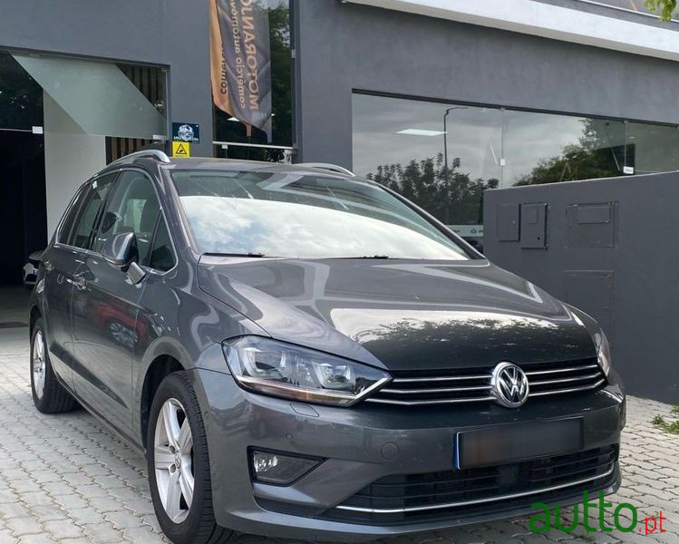 2017' Volkswagen Golf photo #1