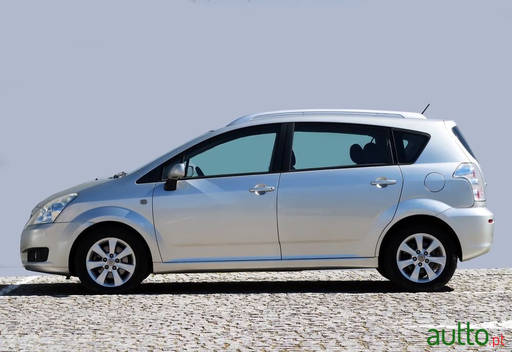 2008' Toyota Corolla Verso 2.2 D-4D Sol photo #1