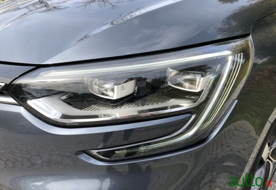 2017' Renault Megane Sport Tourer photo #5