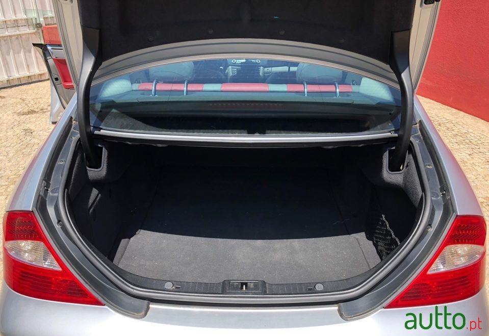 2008' Mercedes-Benz Cls-320 photo #3