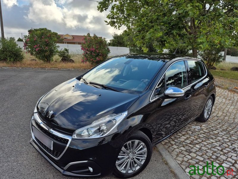 2015' Peugeot 208 photo #2