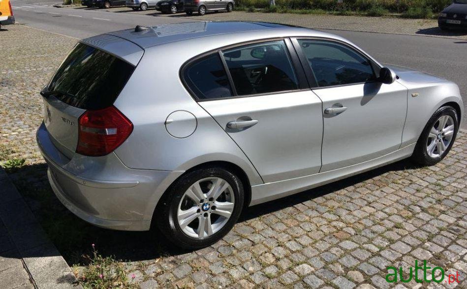 2007' BMW 120 120 D photo #2