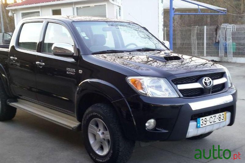 2007' Toyota Hilux Tracker 3.0 photo #2