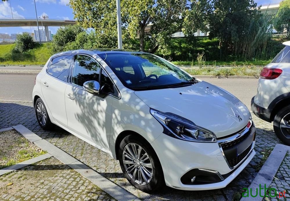 2019' Peugeot 208 photo #1